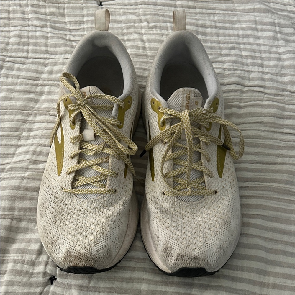 Brooks Women's Revel4 tennis shoes - Picture 2 of 3
